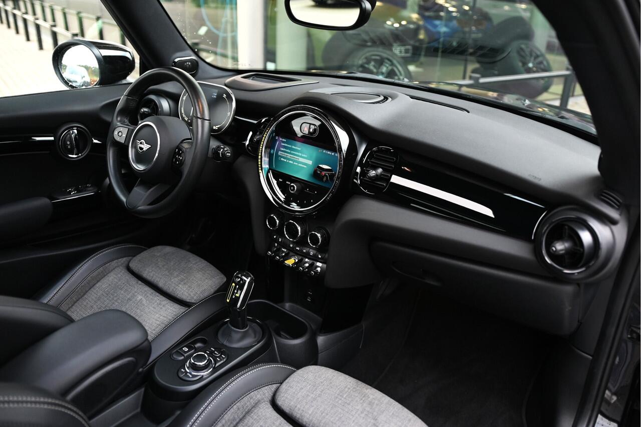 Mini Electric Classic / Panoramadak / Sportstoelen / Achteruitrijcamera / Comfort Access / LED / Head-Up / Harman-Kardon / Stoelverwarming / Airconditioning / Cruise Control