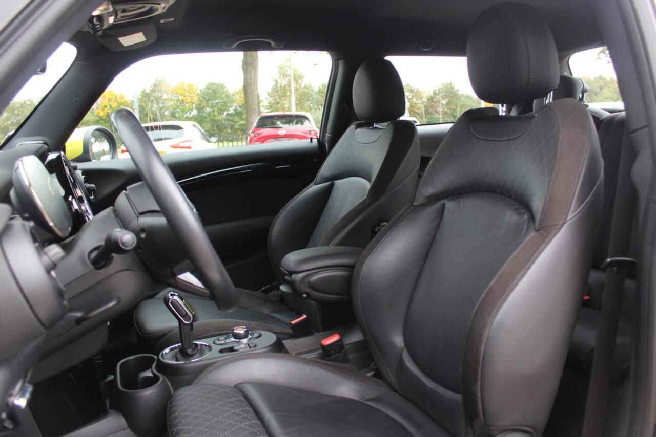 Mini Electric Mini Charged 33 kWh / SOH 95.1% / Camera / Head-up / Leder / Harman Kardon / Keyless / 17'' / CarPlay / Stoelverwarming / Matrix LED / DAB / Cruise Control