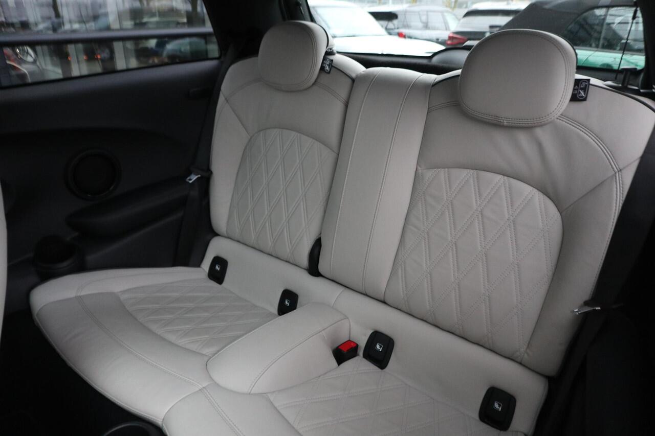 Mini Electric | Glazen Panoramadak | Volleder Chester | Stuur- en stoelverwarming | Camera | Parkeersensoren | Navigatiesysteem | NEXT