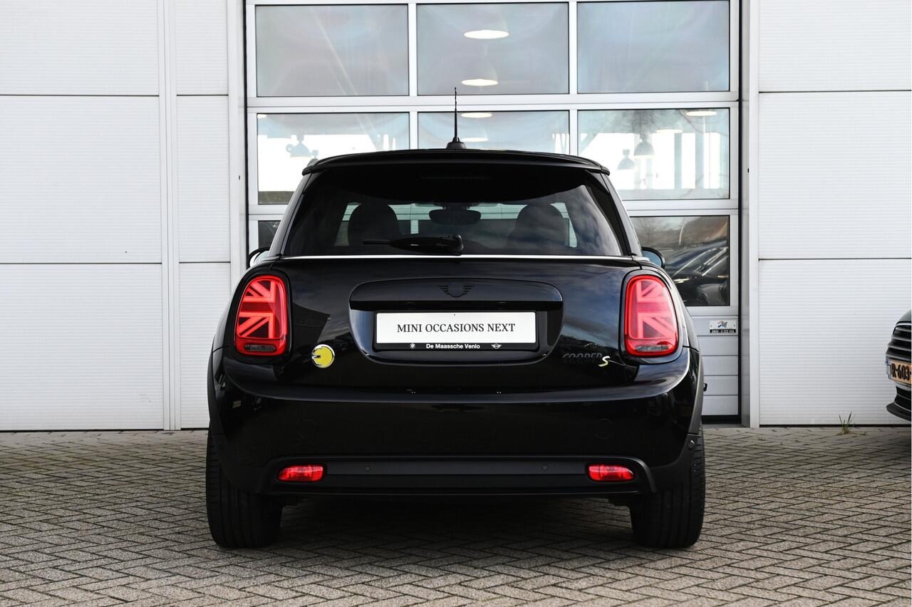 Mini Electric Classic / Panoramadak / Sportstoelen / Comfort Access / Stuurverwarming / LED / Airconditioning / Cruise Control / PDC