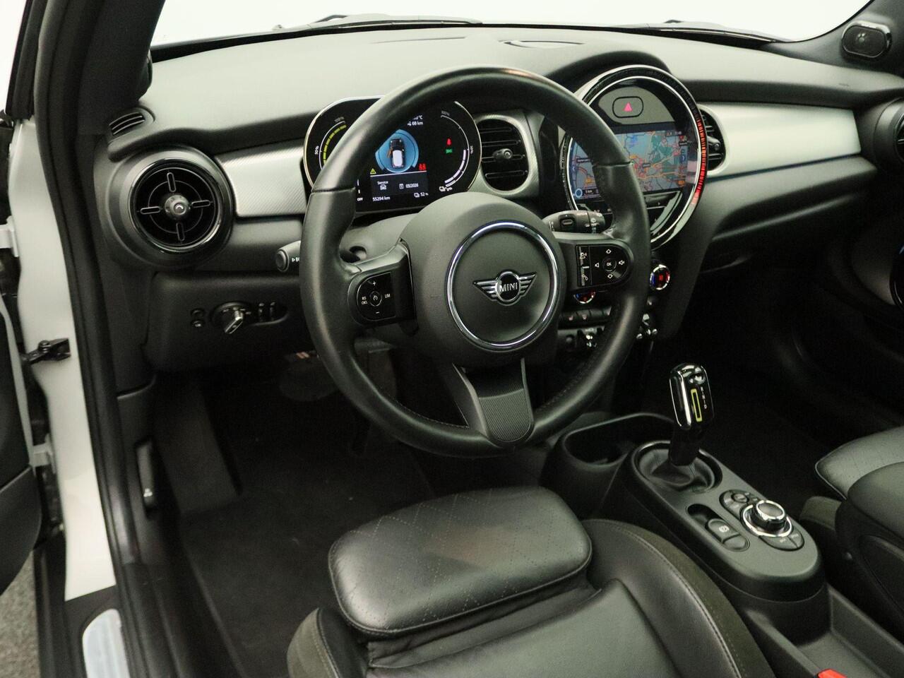 Mini Electric 3-deurs Classic + Comfort Plus Pakket + Stuurwielrand Verwarmd + Panoramadak + Sportstoelen + LED + Harman Kardon + 17''