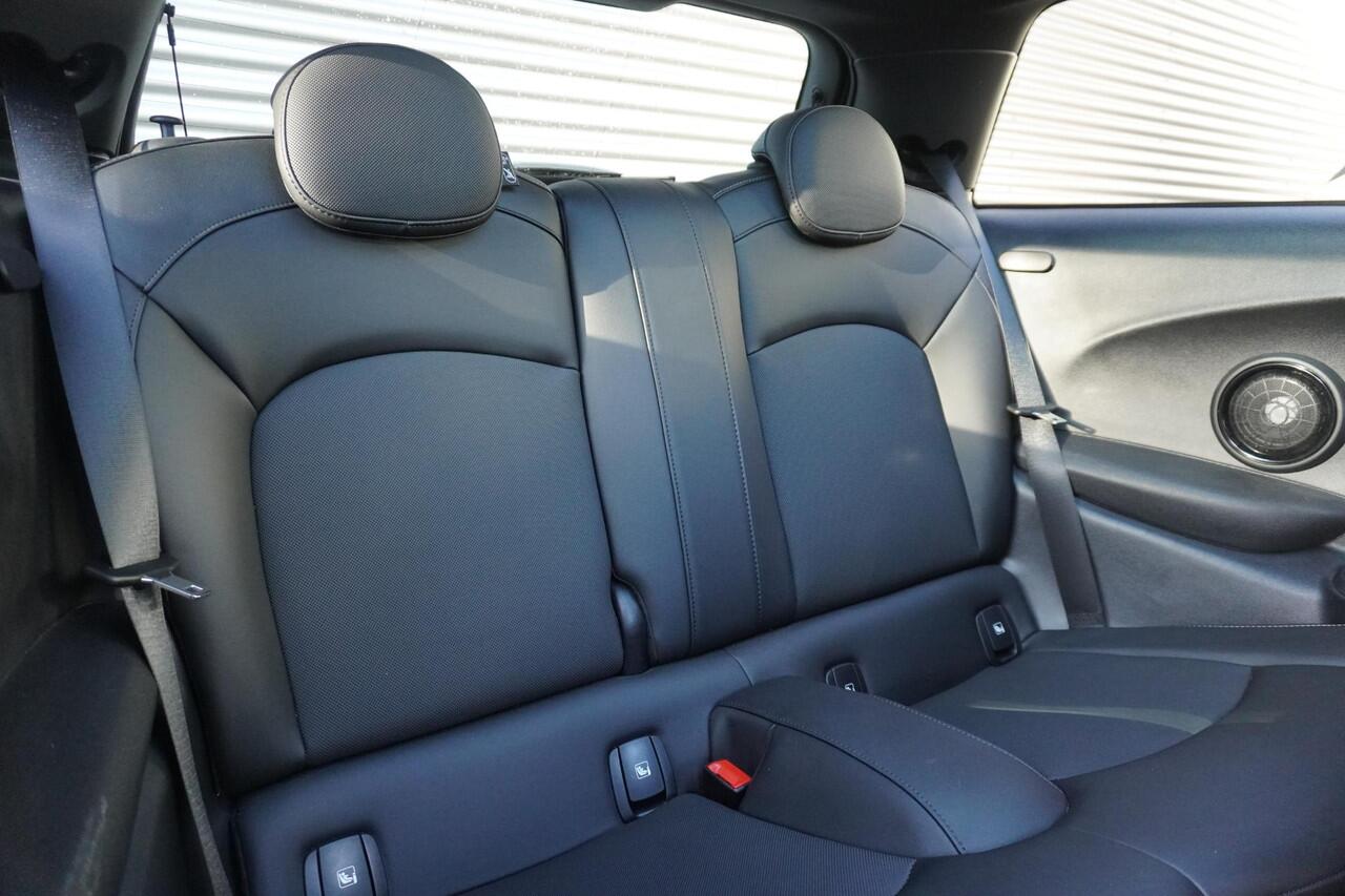 Mini Electric Cooper SE Classic Uitvoering | Glazen panoramadak | Harman-Kardon sound system | Piano Black Exterior pack | 17 inch LM Tentacle Spoke black