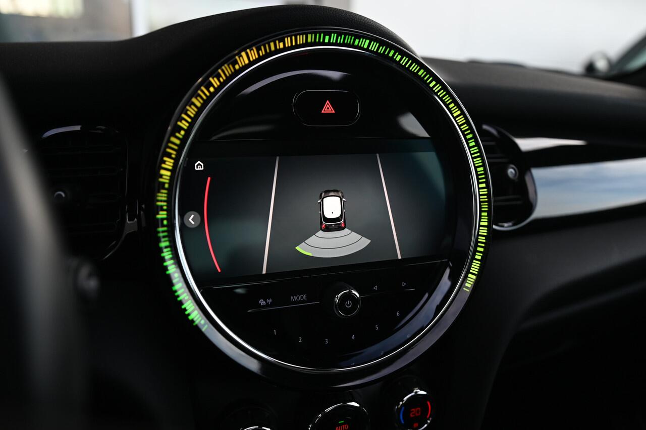 Mini Electric Classic / Panoramadak / Sportstoelen / Comfort Access / Stuurverwarming / LED / Airconditioning / Cruise Control / PDC