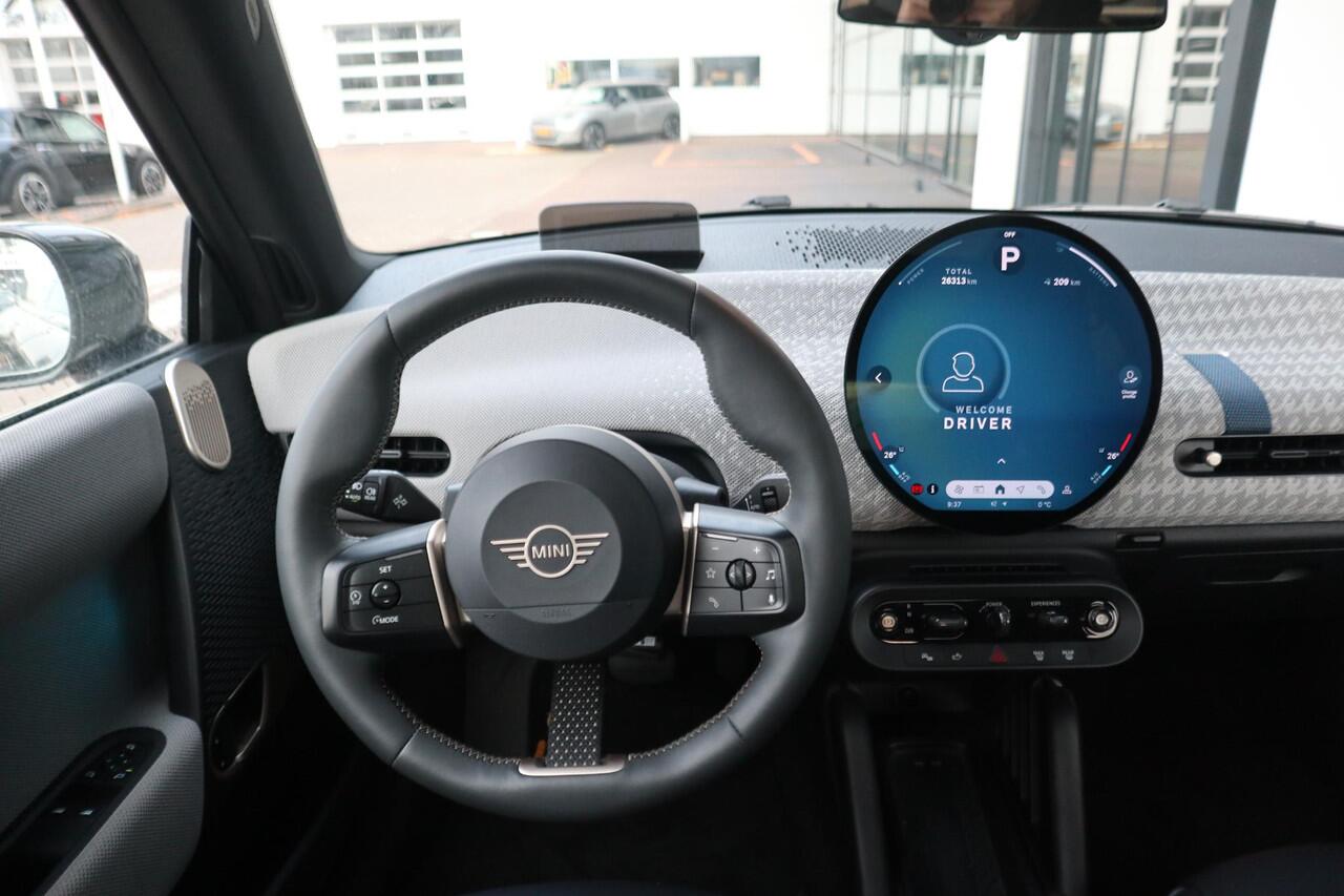 Mini Electric Cooper SE | Favoured Pakket XL | Glazen Panoramadak | Stuur- en stoelverwarming | Harman/Kardon | Head-Up Display | Active Cruise Control | Elektrisch verstelbare, lederen stoelen | NEXT