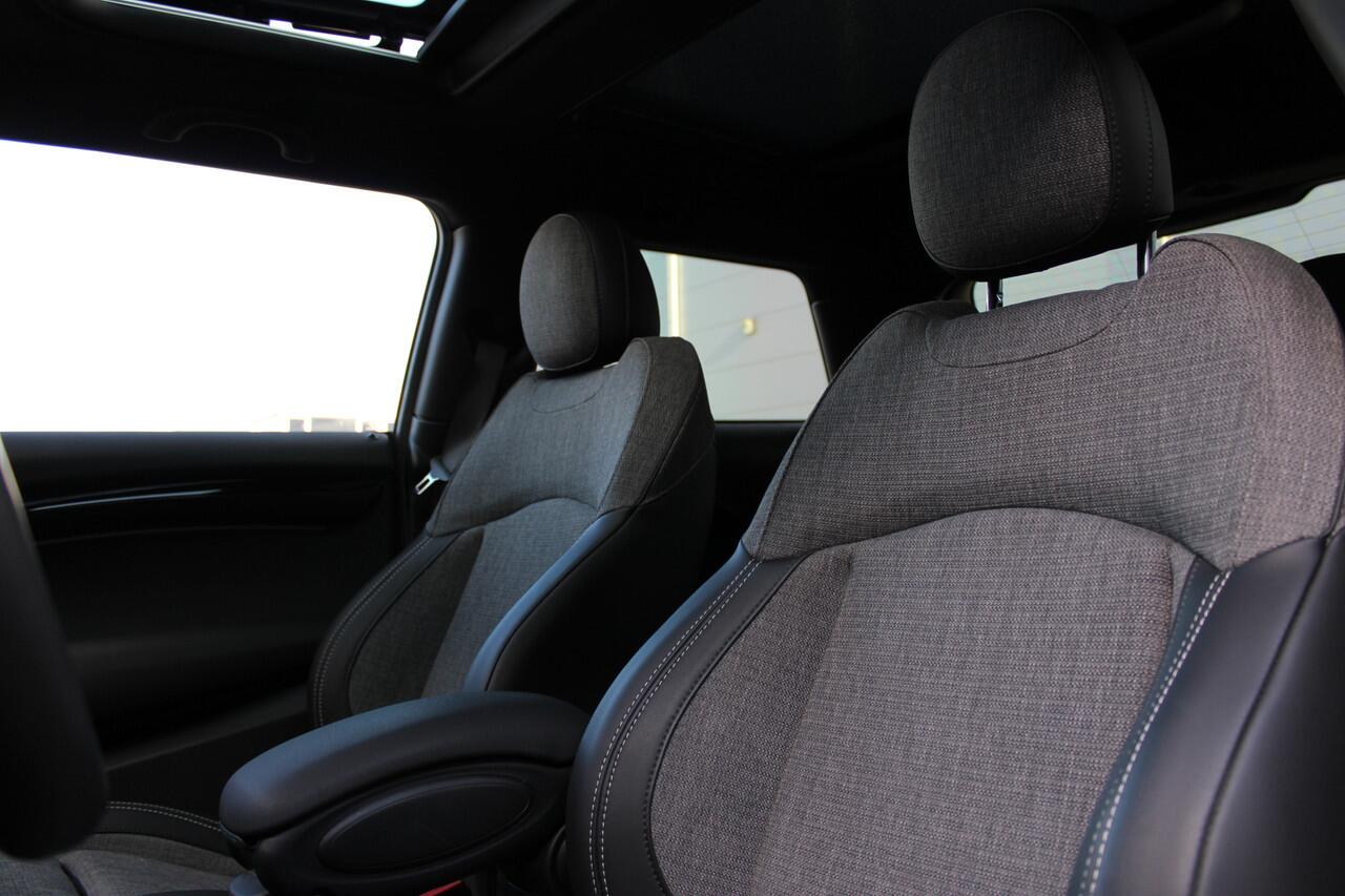 Mini Electric Classic / Panoramadak / Sportstoelen / Achteruitrijcamera / LED / Comfort Access / Park Assistant / Stuurverwarming