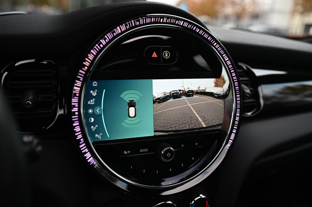 Mini Electric Classic / Panoramadak / Sportstoelen / Achteruitrijcamera / Comfort Access / LED / Head-Up / Harman-Kardon / Stoelverwarming / Airconditioning / Cruise Control