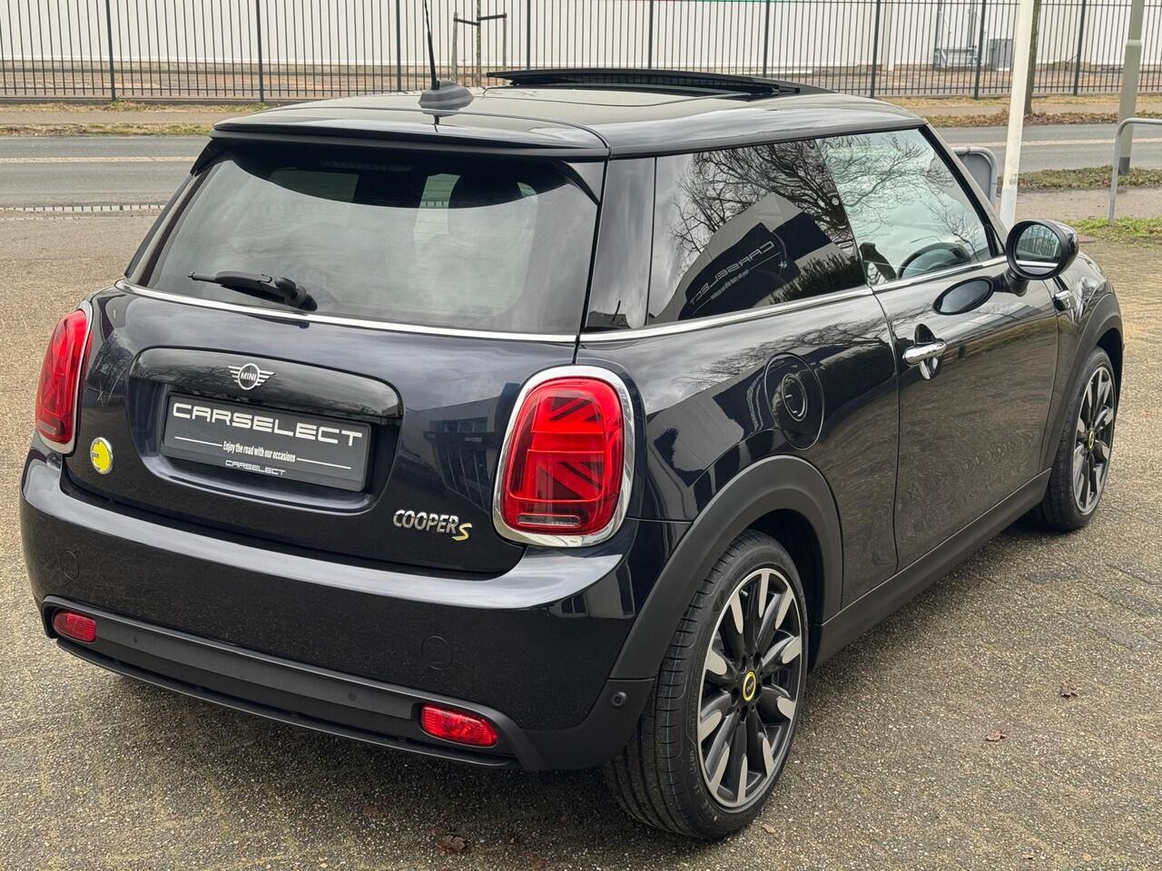 Mini Electric Cooper SE Classic 33 kWh Head-Up Harman/Kardon Panoramadak . Neem contact op en we maken een afspraak!