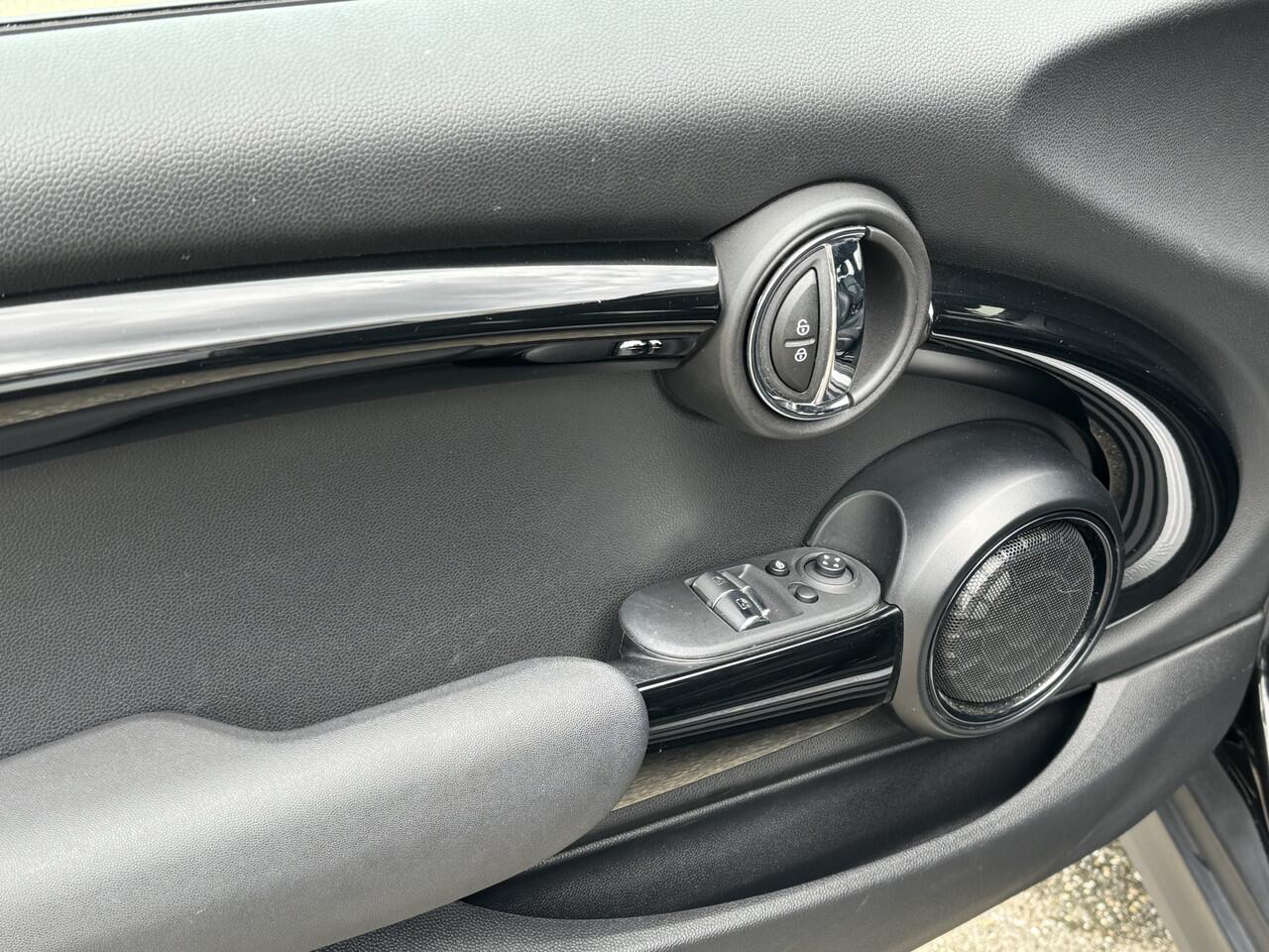 Mini Electric Cooper SE Leder, NAVI, Harman/Kardon, Head-Up, DAB, zwarte hemel, 17"spoke velgen, Camera, PDC, Climaat Control Een proefrit levert het bewijs. Neem contact op en we maken een afspraak!