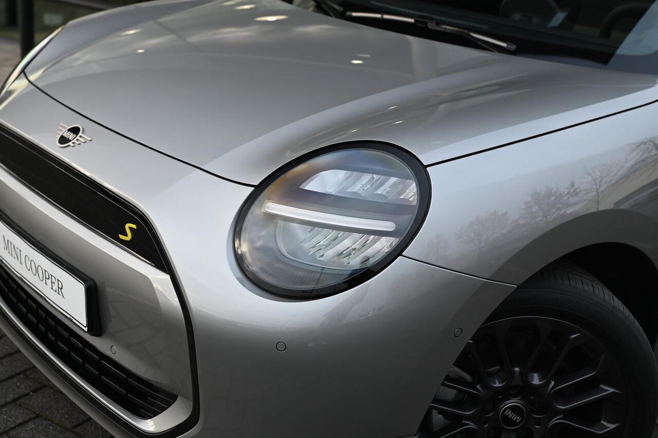 Mini Electric Hatchback Cooper SE / Essential / 17" U-Spoke grey