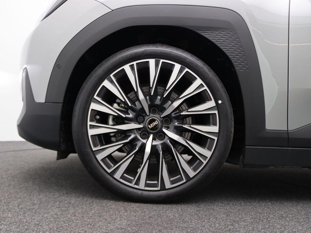 Mini Electric Aceman SE Favoured Trim + Package M + Glazen panoramadak + Parking Assistant + Driving Assistant + Comfort Access