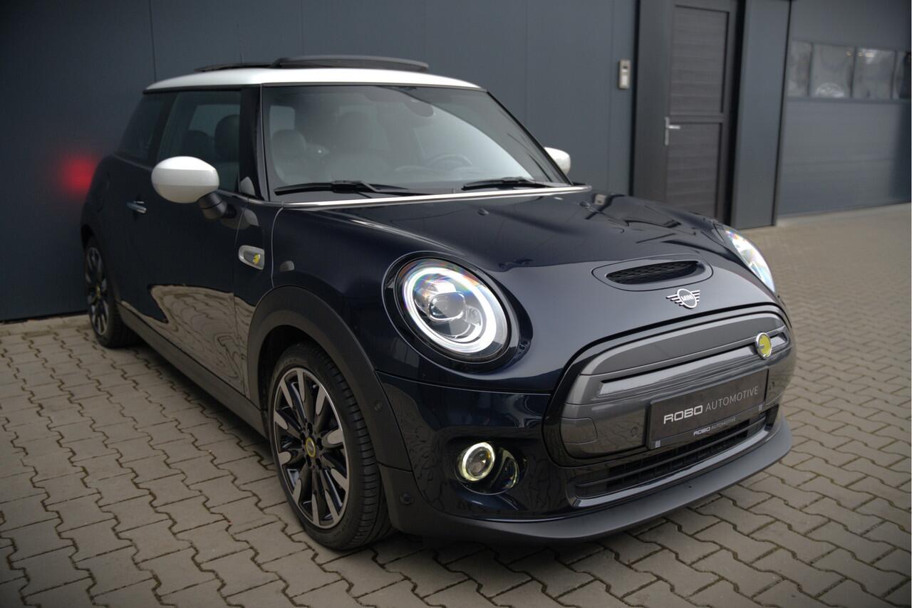 Mini Electric Mini Yours 33 kWh | Panoramadak | Harman Kardon | Head-Up Display | Union Jack | Stoelverwarming | Keyless | Apple Carplay | Navigatie | Camera | Parkeersensoren | Warmtepomp | Leer | Cruise Control | DAB |