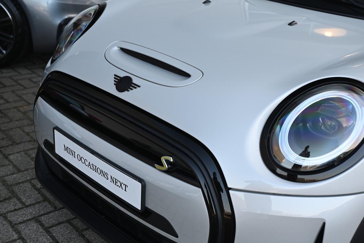 Mini Electric Classic / Panoramadak / Sportstoelen / Comfort Access / Stuurverwarming / LED / Stoelverwarming / Airconditioning / Cruise Control / PDC