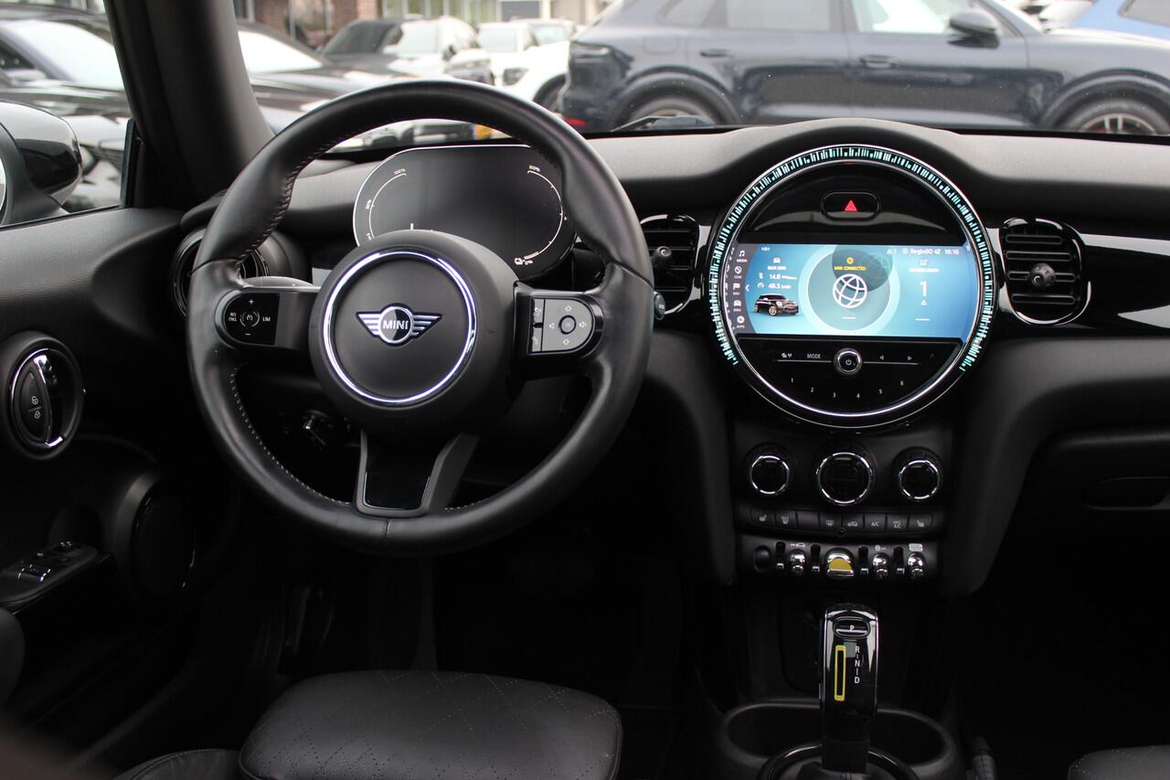 Mini Electric Mini Business Edition 33 kWh / SOH 93% / Panoramadak / Leder / Keyless / 17'' / CarPlay / Navigatie / Stuur+Stoelverwarming / Cruise Control / LED Koplampen