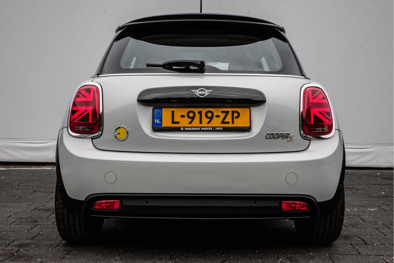 Mini Electric Mini Classic 33 kWh SOH 95% Full map navigatie/ Stoelverwarming/ Sportstoelen/ Carplay/ Climate control