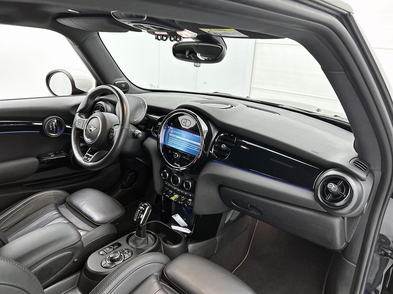 Mini Electric Mini S MINI Yours 135KW / 33 kWh Comfort plus / Driving Ass. / Leder / Navigatie / Pdc+Camera / Harman Kardon / 100% Elektrisch, 100% Stijlvol / Apk 05-2027