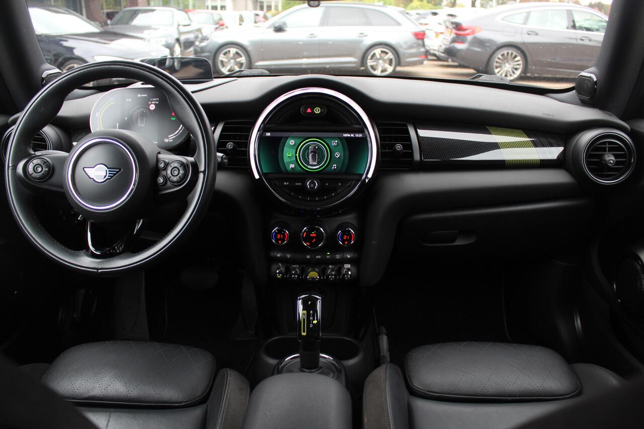 Mini Electric Mini Charged 33 kWh / SoH 95.8% / Camera / Head-up / Leder / Harman Kardon / Keyless / 17'' / CarPlay / Stoelverwarming / Matrix LED / DAB / Cruise Control
