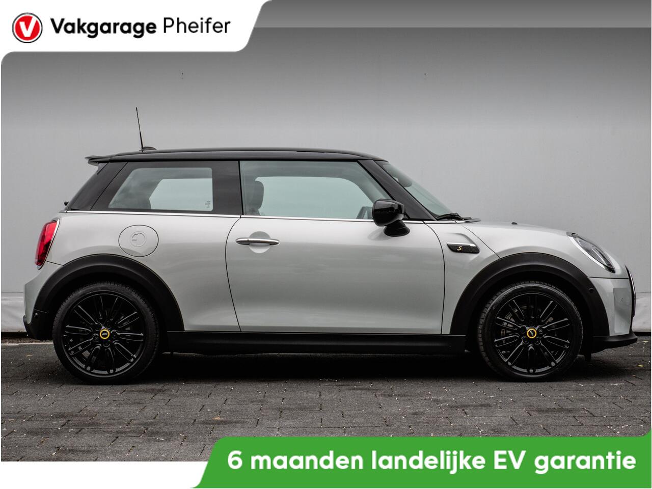 Mini Electric Mini Classic 33 kWh SOH 95% Full map navigatie/ Stoelverwarming/ Sportstoelen/ Carplay/ Climate control