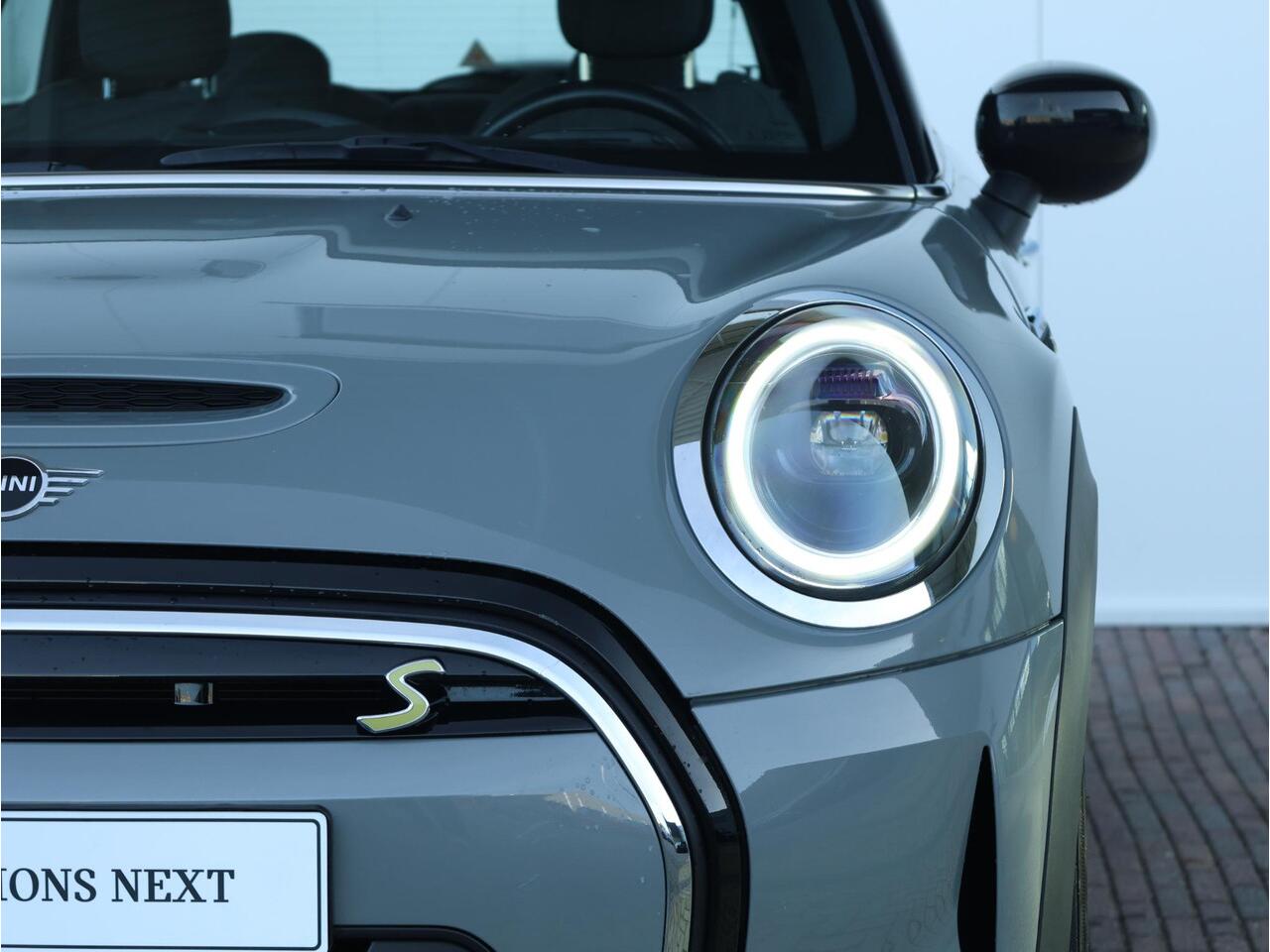 Mini Electric Mini Business Edition 33 kWh Navigatiesysteem/ Sportstoelen/ Climate Control/ Parkeersensoren/ Cruise Control/ LED