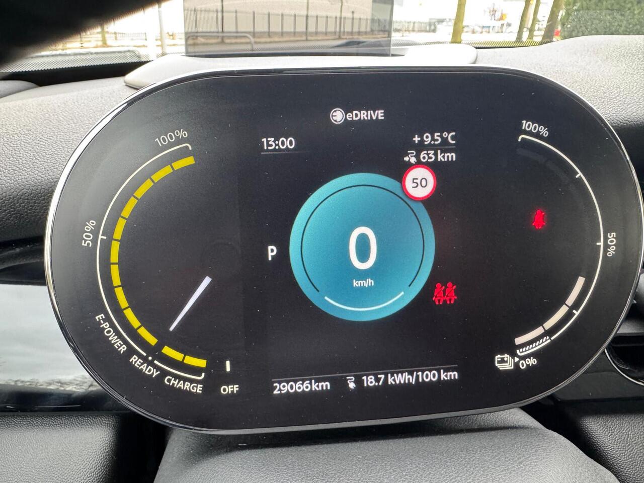 Mini Electric Cooper SE Classic 33 kWh Head-Up Harman/Kardon Panoramadak . Neem contact op en we maken een afspraak!