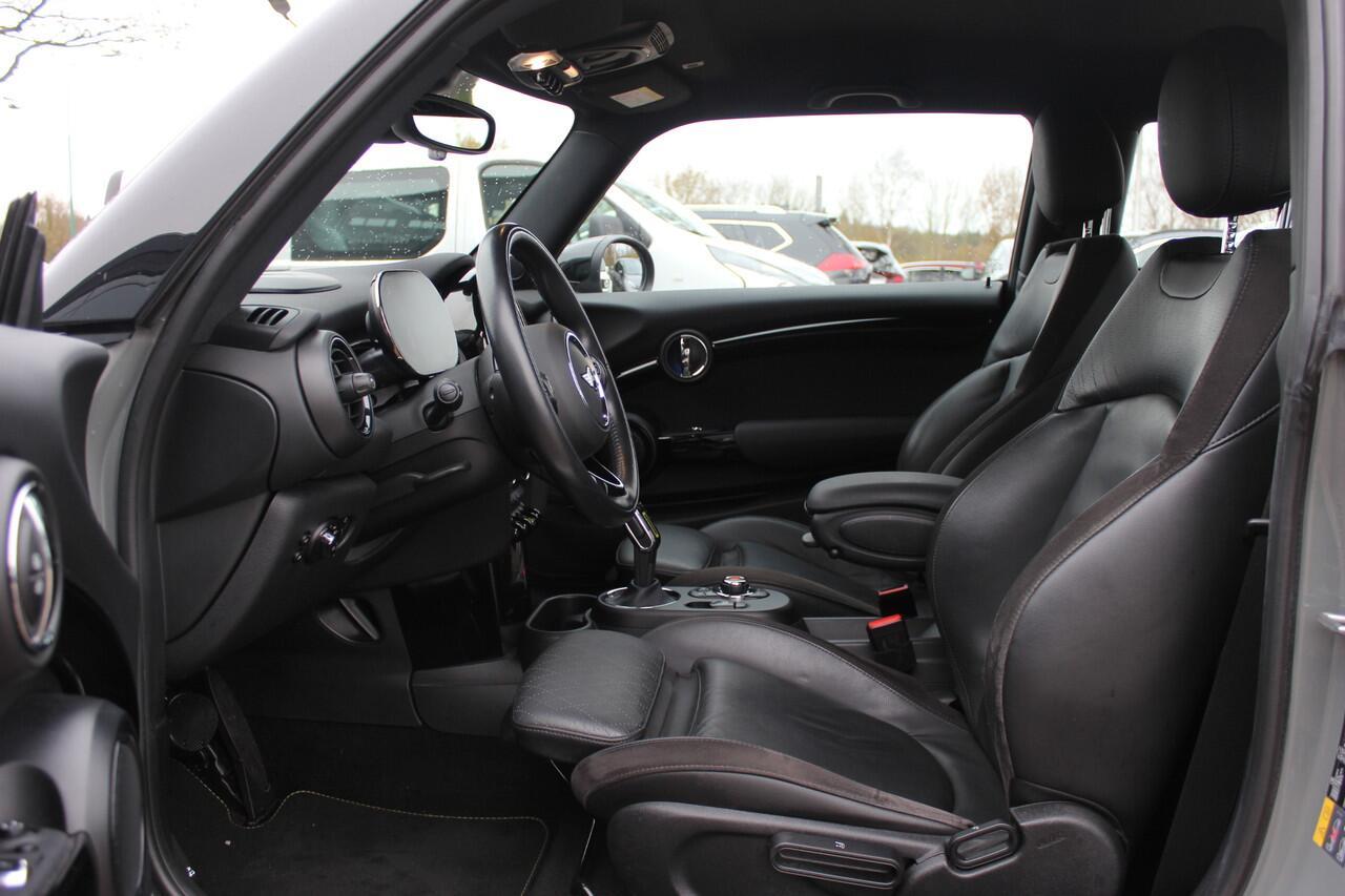 Mini Electric Mini Charged 33 kWh / SOH 95.1% / Camera / Head-up / Leder / Harman Kardon / Keyless / 17'' / CarPlay / Stoelverwarming / Matrix LED / DAB / Cruise Control