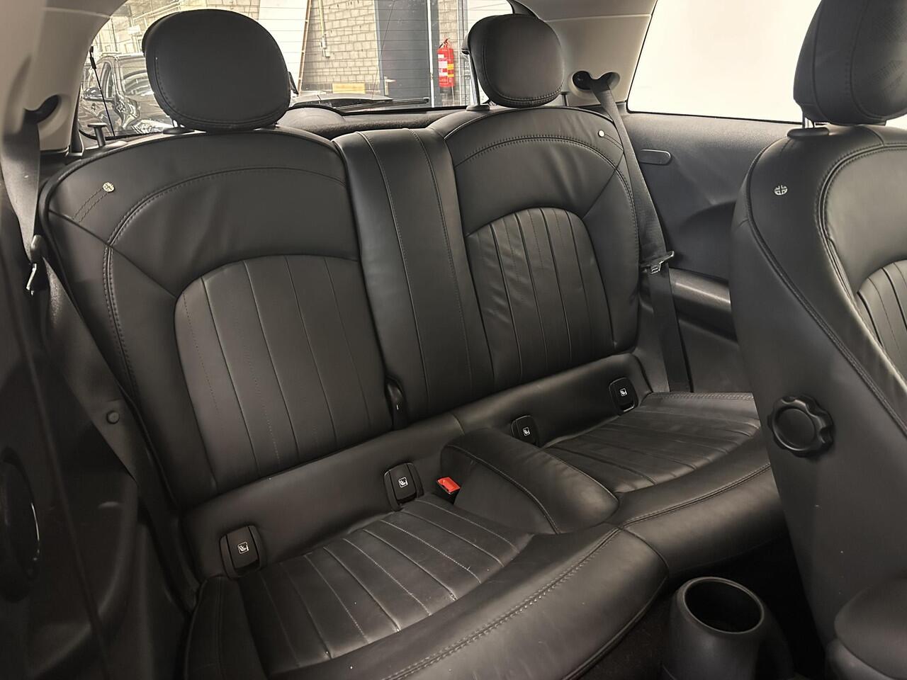 Mini Electric Mini Yours 33 kWh 136 pk Leder Harman/Kardon Navigatie Wireless Carplay Parkeersensoren VA Cruise Control Stoelverwarming Full Led Climate Control