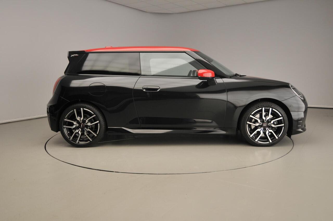 Mini Electric 3-deurs Cooper SE John Cooper Works Panoramadak / Head-up / Park assist / JCW Stoelen / Alu wielen 18 inch