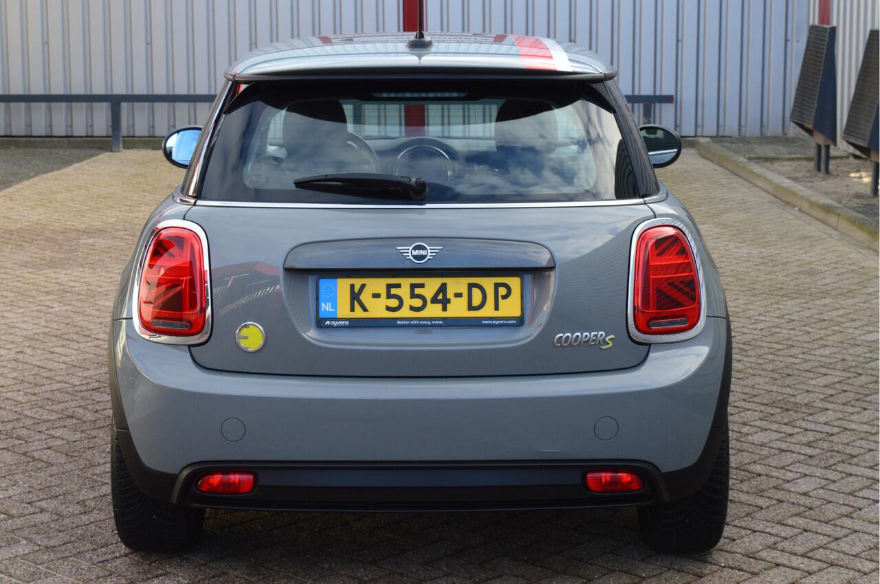 Mini Electric Mini Basic 33 kWh O.a: Navi, Clima, Cruise, Sportstoelen, Carplay, Etc. All-in prijs!
