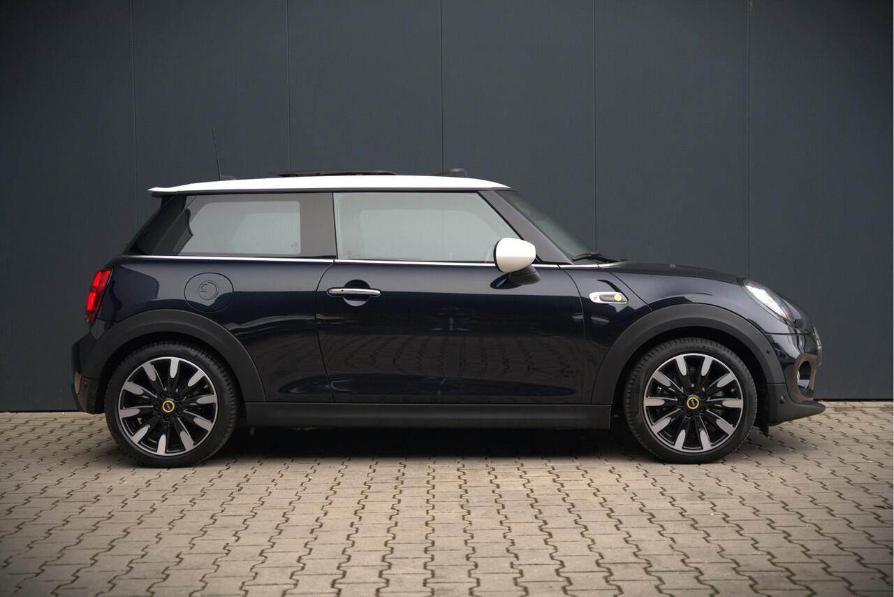 Mini Electric Mini Yours 33 kWh | Panoramadak | Harman Kardon | Head-Up Display | Union Jack | Stoelverwarming | Keyless | Apple Carplay | Navigatie | Camera | Parkeersensoren | Warmtepomp | Leer | Cruise Control | DAB |