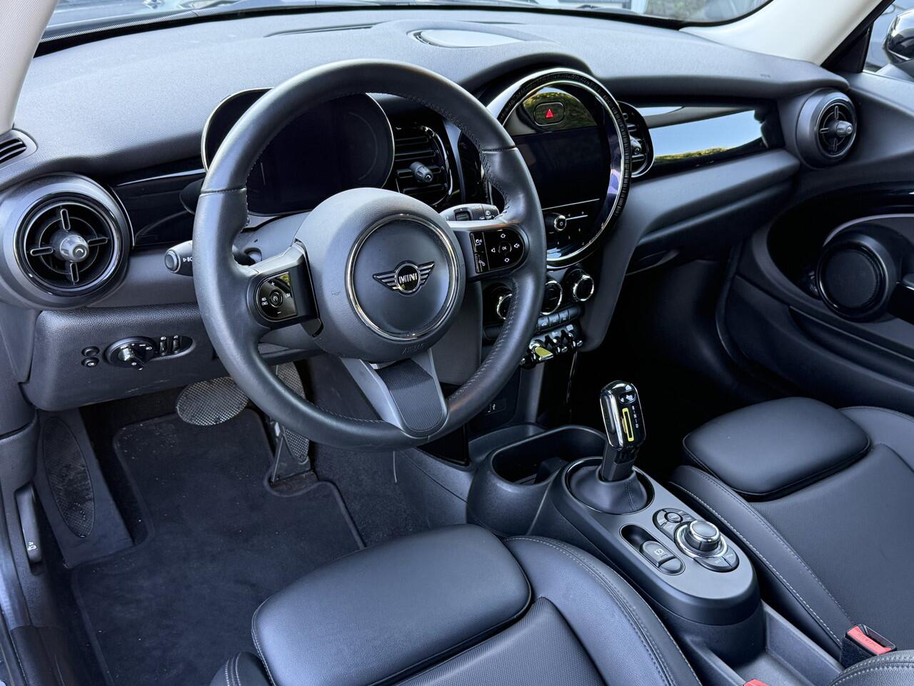 Mini Electric | Piano Black Pack | Sportstoel | Navi | Snellaad | 17" Jet Black | Getint Glas | PDC