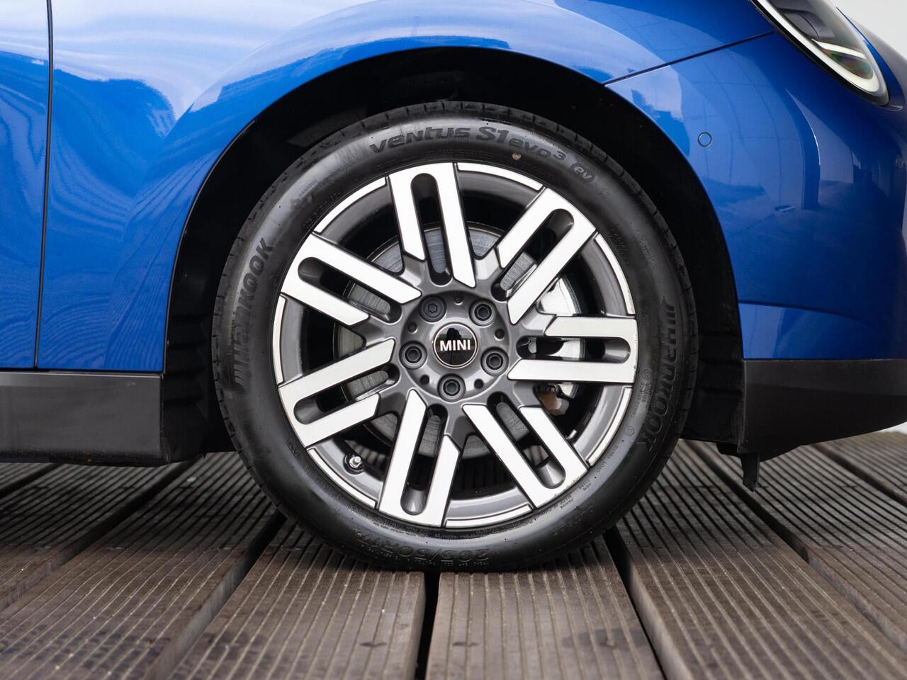 Mini Electric 3-Deurs Cooper SE Classic + M-Pakket + Glazen panoramadak + Stoelverwarming + Head-Up Display + LED-koplampen met uitgebreide functies