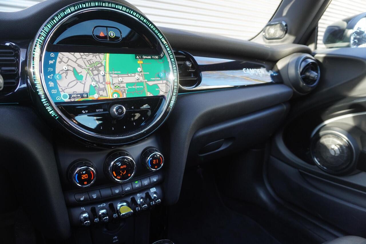 Mini Electric Cooper SE Classic Uitvoering | Glazen panoramadak | Harman-Kardon sound system | Piano Black Exterior pack | 17 inch LM Tentacle Spoke black