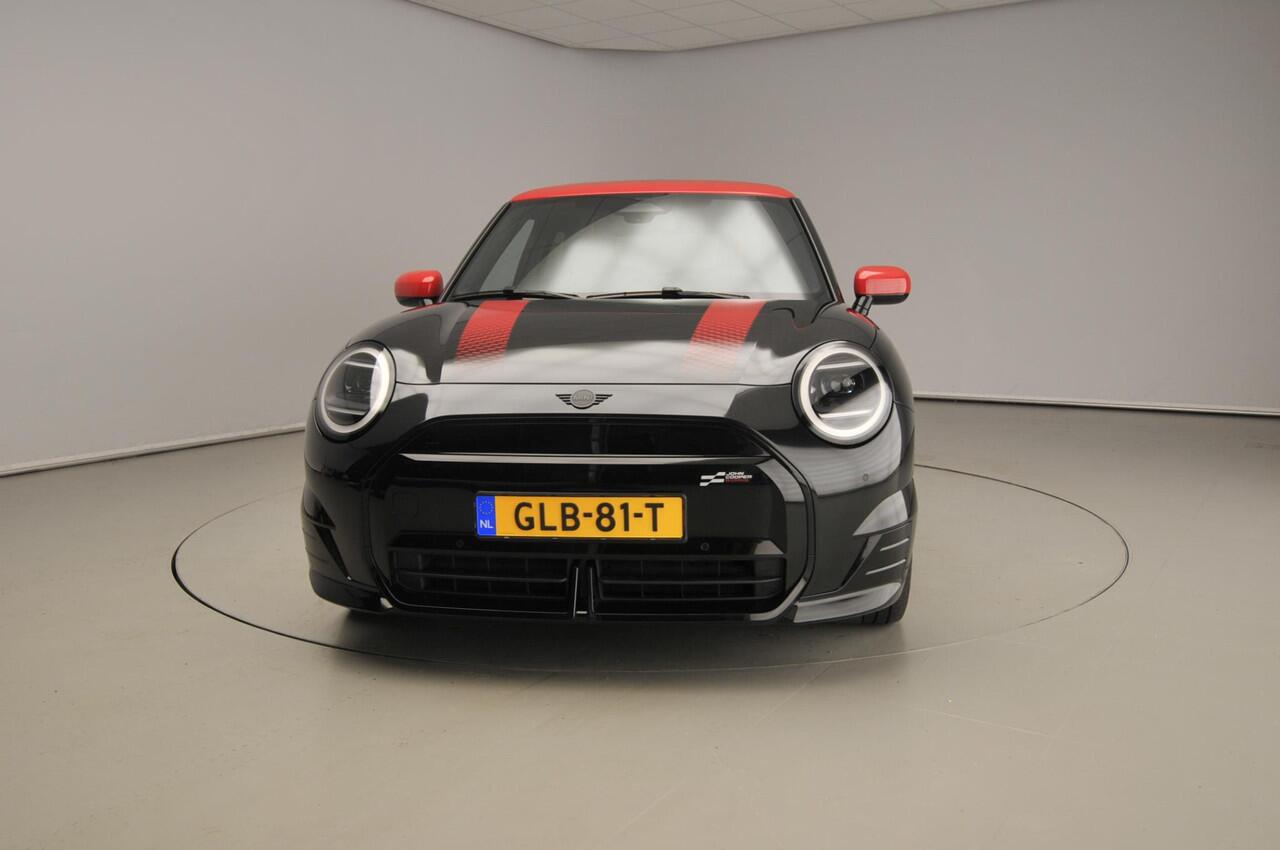 Mini Electric 3-deurs Cooper SE John Cooper Works Panoramadak / Head-up / Park assist / JCW Stoelen / Alu wielen 18 inch
