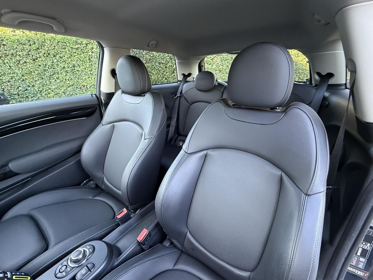 Mini Electric | Piano Black Pack | Sportstoel | Navi | Snellaad | 17" Jet Black | Getint Glas | PDC