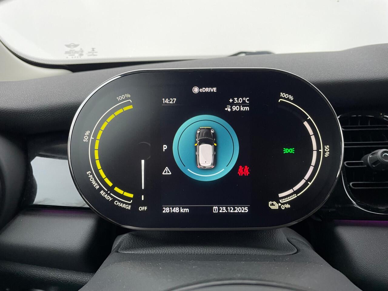 Mini Electric Classic 33 kWh | LED | Apple Carplay & Android Auto | Cruise | Parkeersensoren | Climate Control |