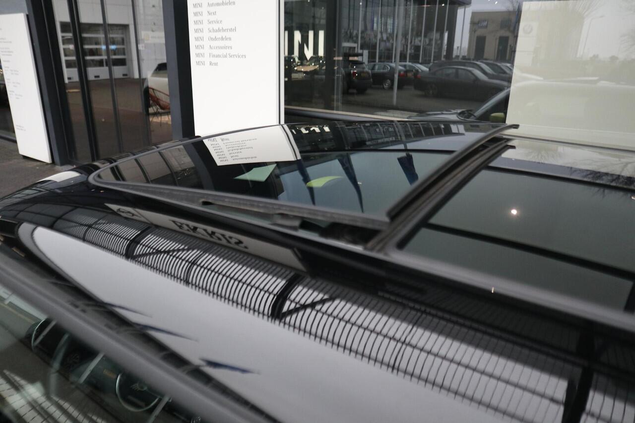 Mini Electric | Glazen Panoramadak | Volleder Chester | Stuur- en stoelverwarming | Camera | Parkeersensoren | Navigatiesysteem | NEXT