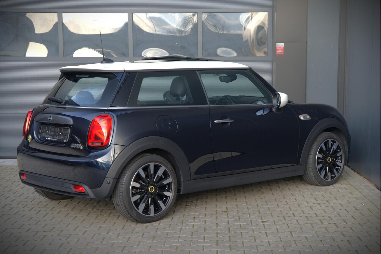 Mini Electric Mini Yours 33 kWh | Panoramadak | Harman Kardon | Head-Up Display | Union Jack | Stoelverwarming | Keyless | Apple Carplay | Navigatie | Camera | Parkeersensoren | Warmtepomp | Leer | Cruise Control | DAB |