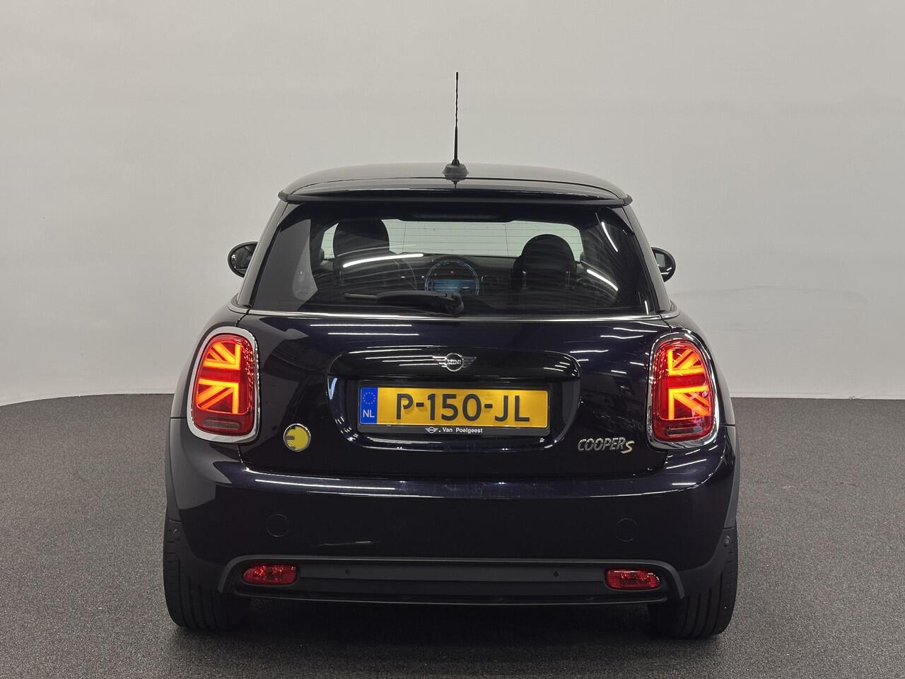 Mini Electric Mini Yours 33 kWh 136 pk Leder Harman/Kardon Navigatie Wireless Carplay Parkeersensoren VA Cruise Control Stoelverwarming Full Led Climate Control