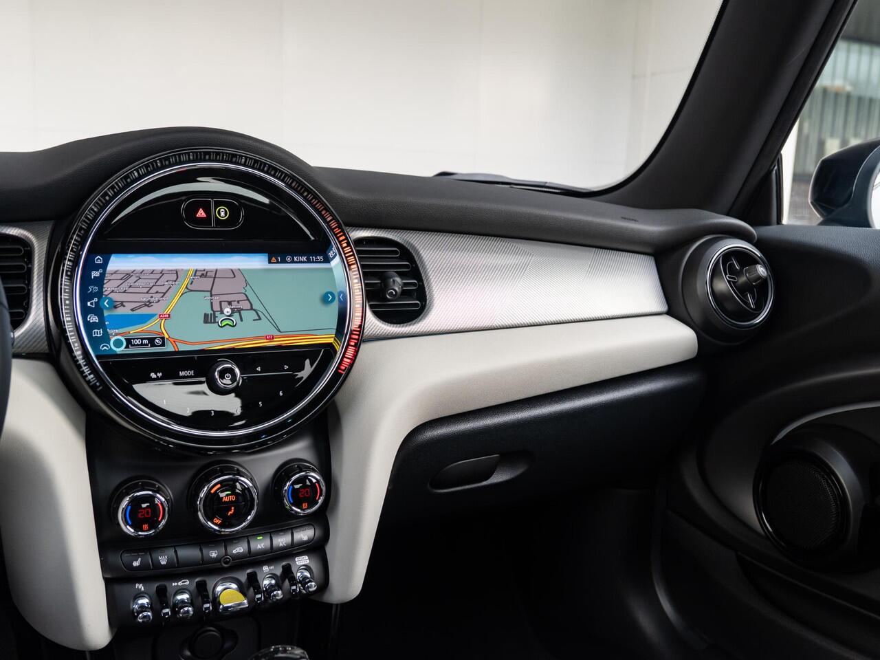 Mini Electric Cooper SE Collection + Glazen Panoramadak + Chester Leder + Achteruitrijcamera + HUD + Stuur- en stoelverwarming