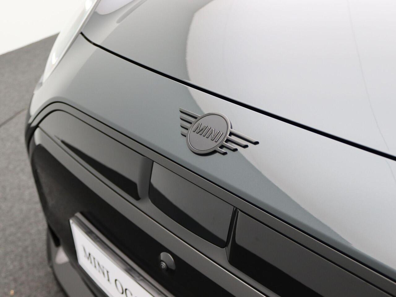 Mini Electric Cooper SE John Cooper Works + Pakket XL + Stuurwielrand Verwarmd + Panoramadak + Elektrisch Verstelbare John Cooper Works Sportstoelen + Driving Assistant Plus + Harman Kardon + 18''
