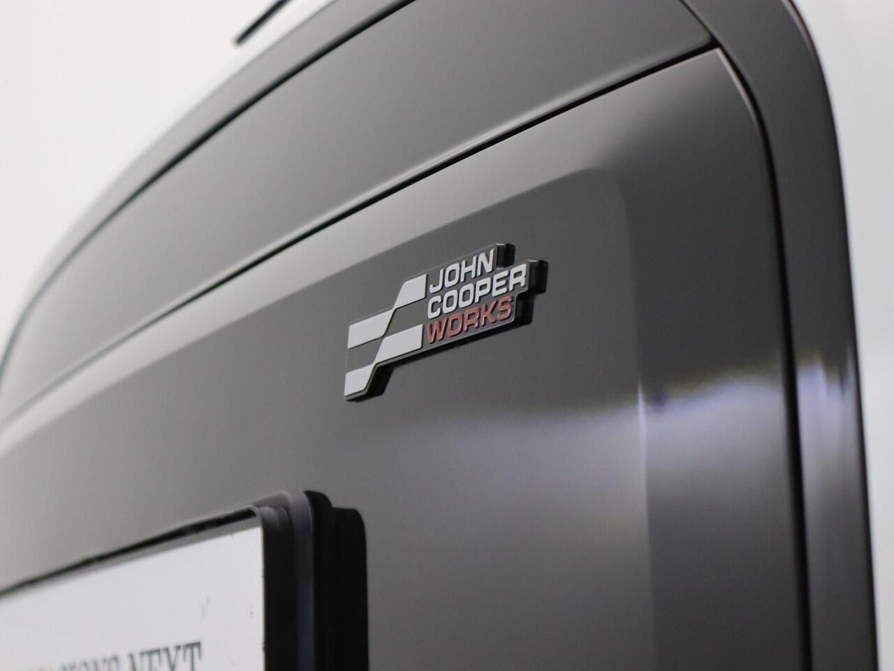 Mini Electric Aceman SE John Cooper Works Uitvoering + Pakket M + Stuurwielrand Verwarmd + Panoramadak + Driving Assistant + Parking Assistant + Head-Up Display + 18''