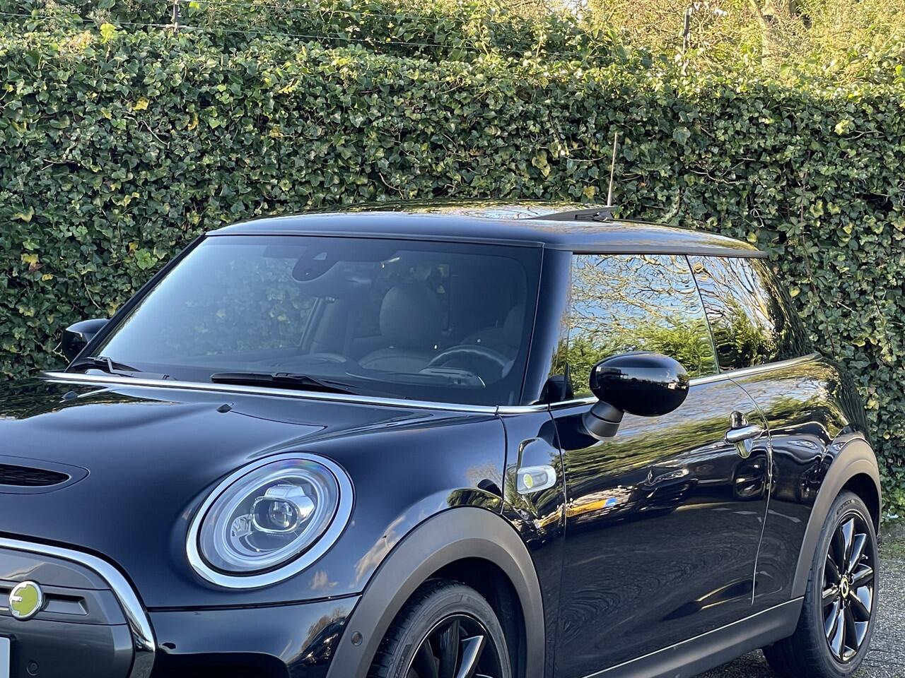 Mini Electric Yours | Leder | Harman/Kardon | Panorama | Comfort Acces | Navi XL | Driving Ass. | Adaptief Led