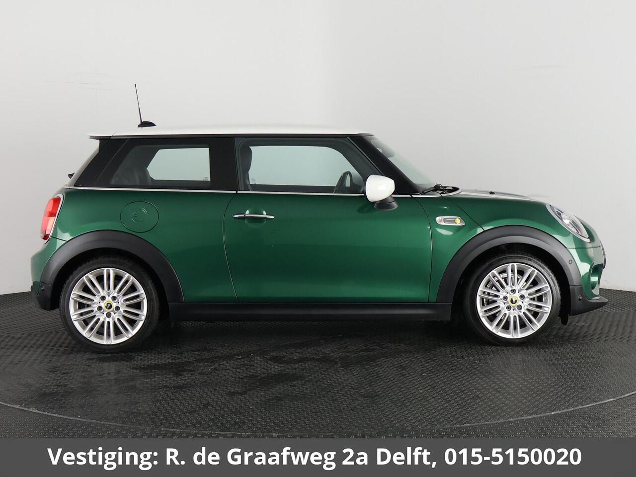 Mini Electric Cooper S Charged 33 kWh ACCU 97% (184 PK) | Navigatie | Stoelverwarming | 1e eigenaar |