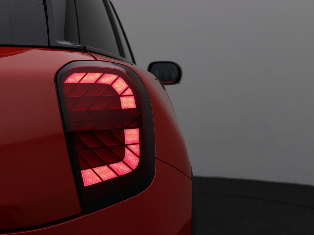 Mini Electric Aceman SE Favoured XL 54.2 kWh Demo voertuig korting per gereden kilometer. Neem contact op voor de actuele prijs