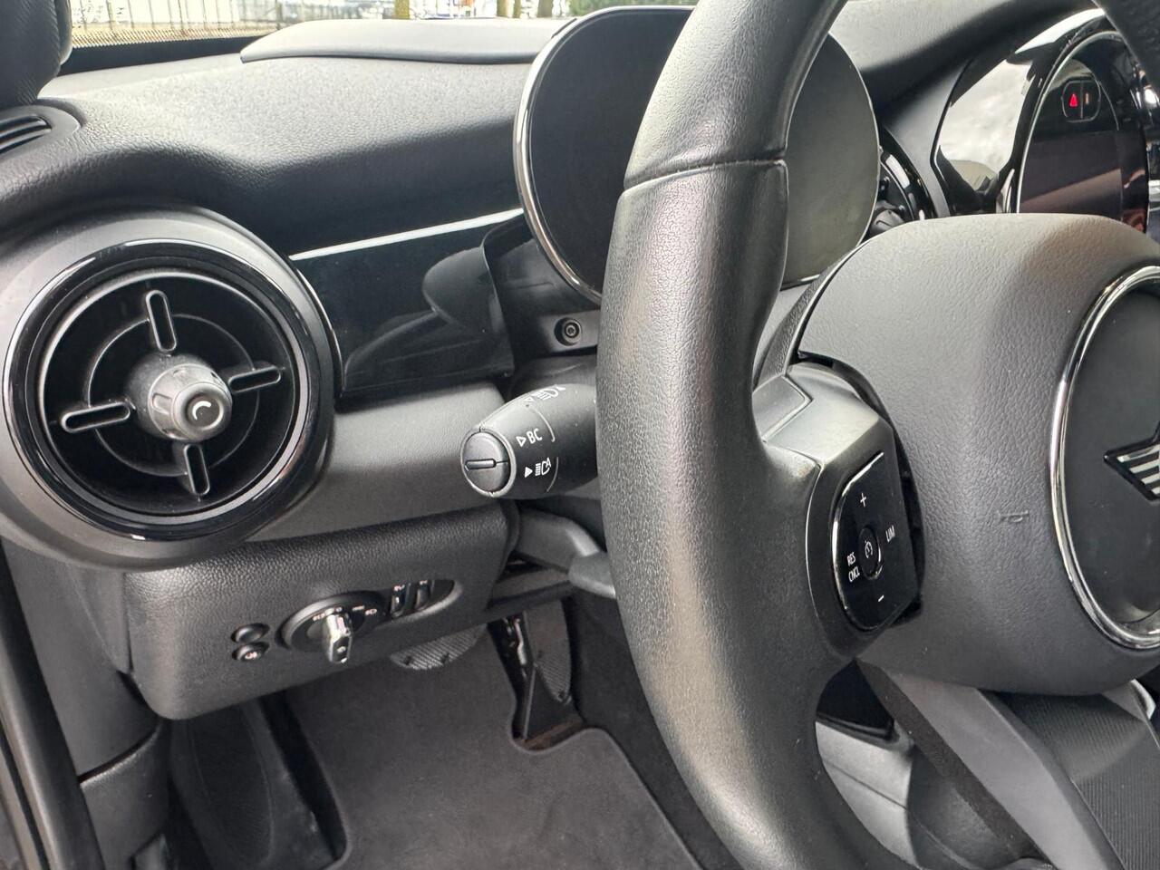 Mini Electric Cooper SE Classic 33 kWh Head-Up Harman/Kardon Panoramadak . Neem contact op en we maken een afspraak!