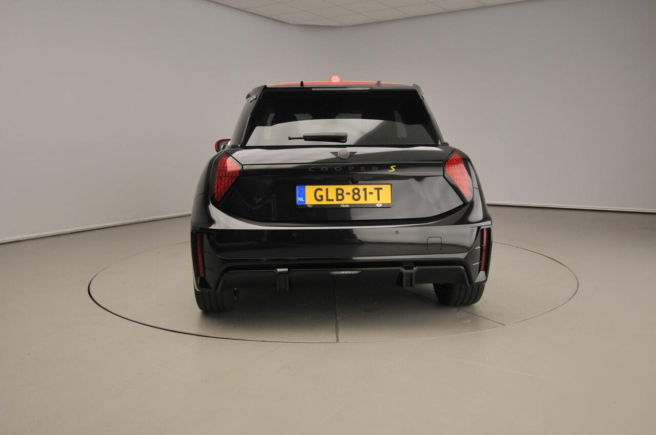Mini Electric 3-deurs Cooper SE John Cooper Works Panoramadak / Head-up / Park assist / JCW Stoelen / Alu wielen 18 inch