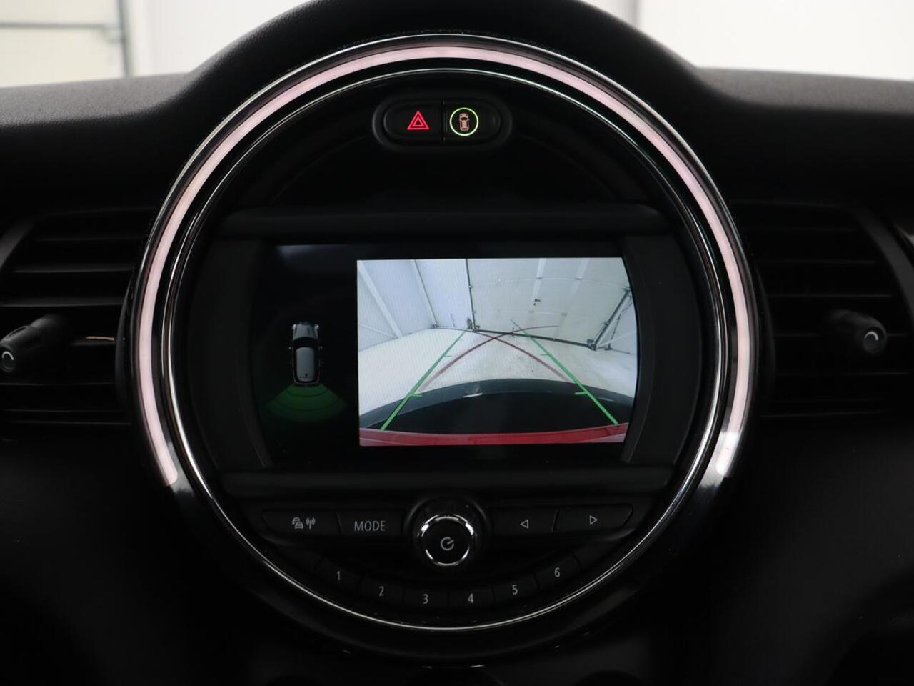 Mini Electric Edition Greenwich 33 kWh | Panoramadak | Stoelverwarming | Carplay | Navigatie | Camera | Full LED | Sportstoelen | Keyless | Climate control