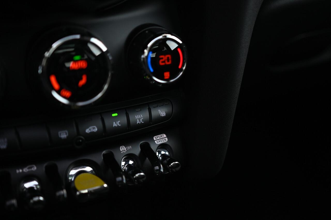 Mini Electric Classic / Panoramadak / Sportstoelen / Comfort Access / Stuurverwarming / LED / Airconditioning / Cruise Control / PDC