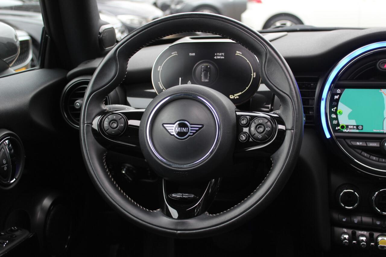 Mini Electric Mini Yours 33 kWh / SoH 95% / Full option! / Panoramadak / Camera / Head-up / Leder / Harman Kardon / Keyless / 17'' / CarPlay / Stoelverwarming / Matrix LED / DAB / Cruise Control