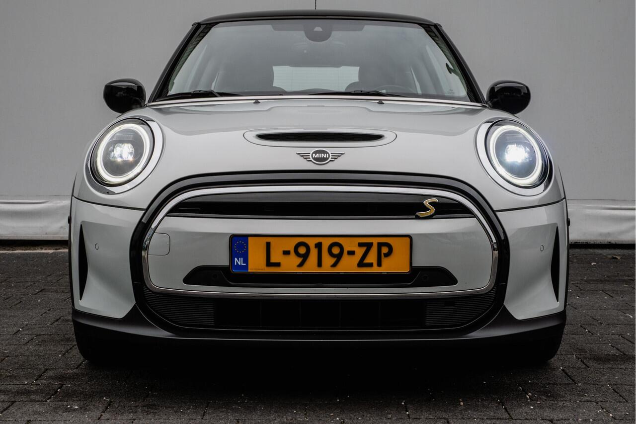 Mini Electric Mini Classic 33 kWh SOH 95% Full map navigatie/ Stoelverwarming/ Sportstoelen/ Carplay/ Climate control