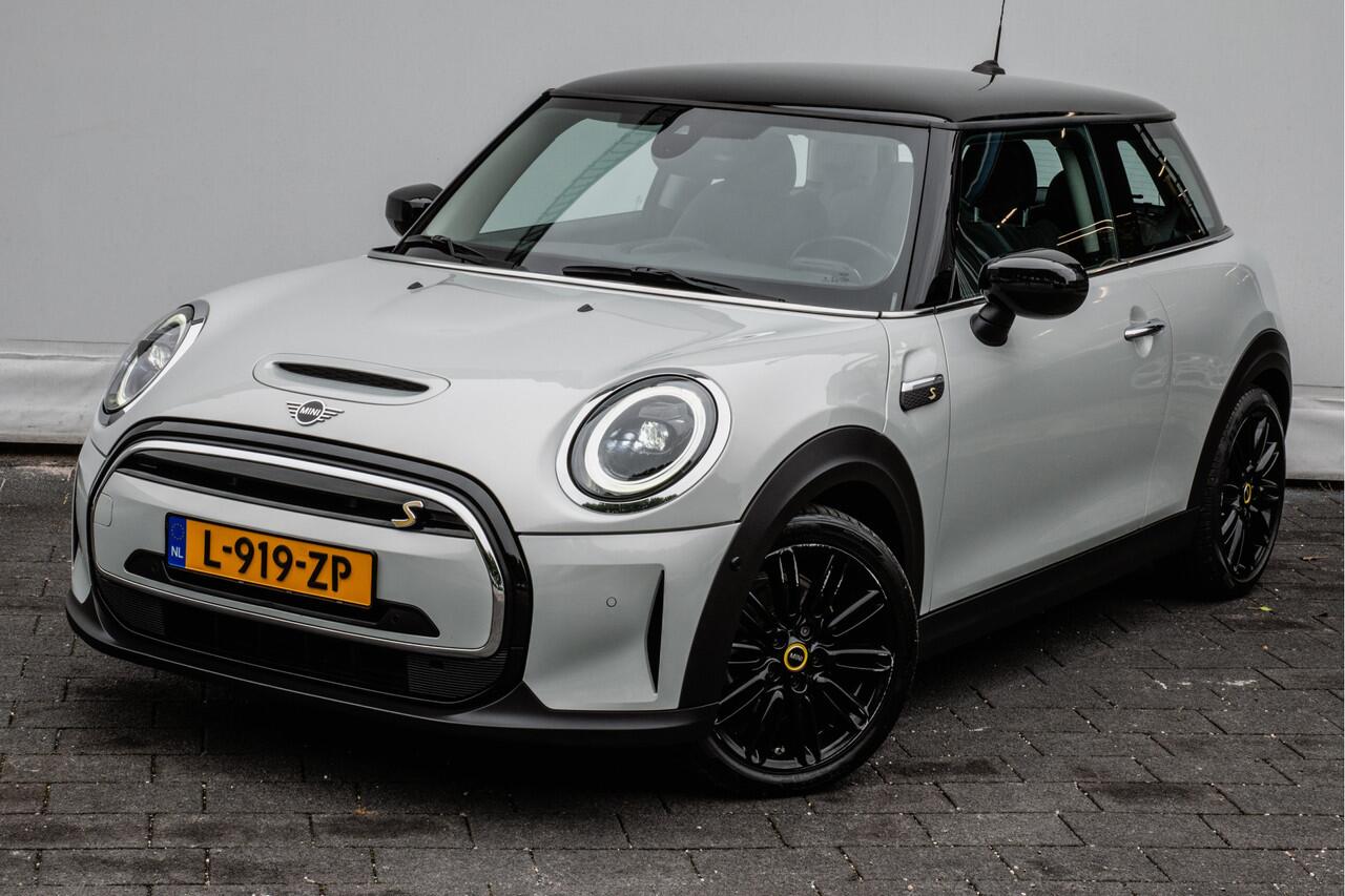 Mini Electric Mini Classic 33 kWh SOH 95% Full map navigatie/ Stoelverwarming/ Sportstoelen/ Carplay/ Climate control